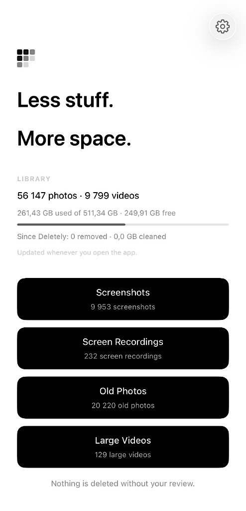 Deletely home screen with library size and cleanup categories.